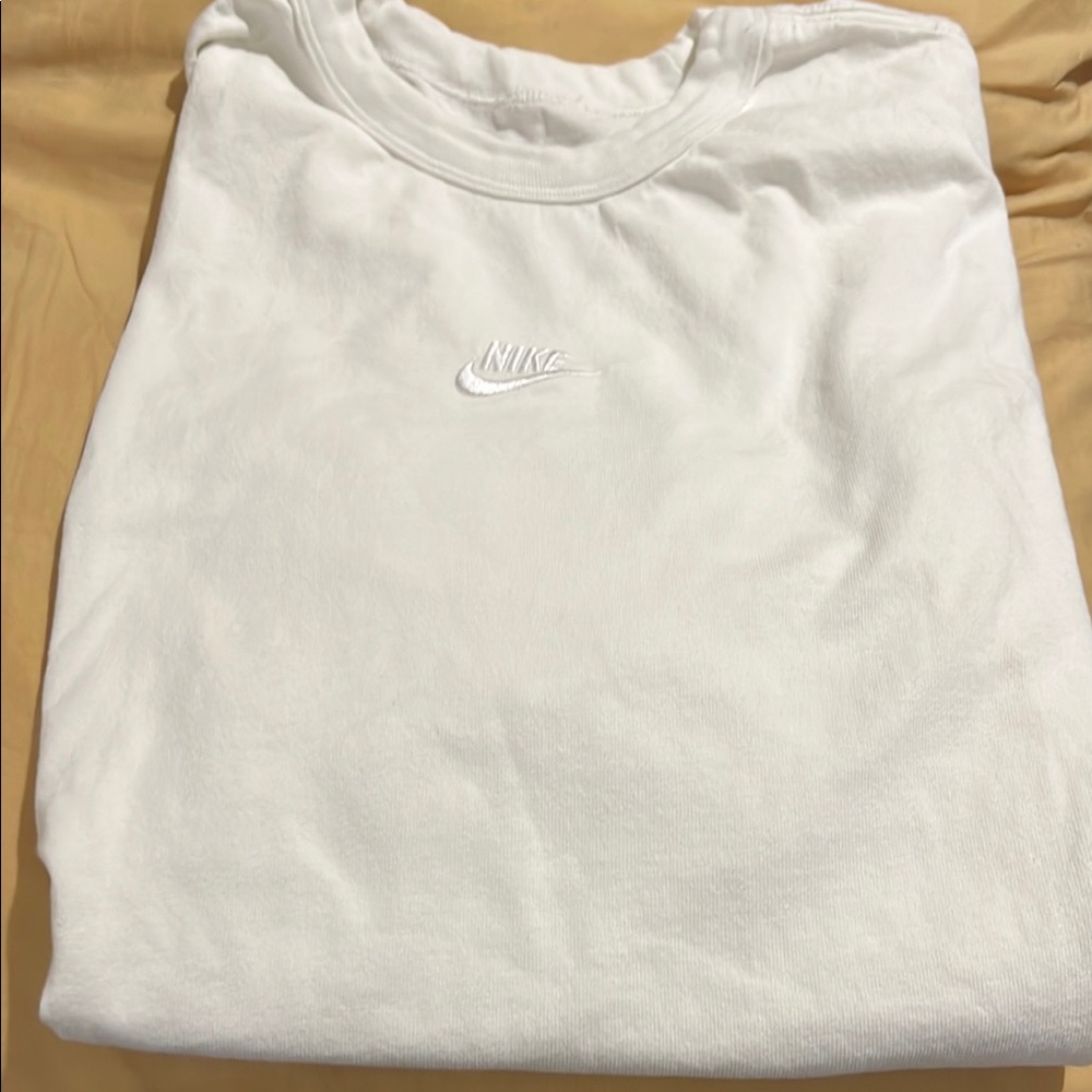 Nike Men’s size large White loose fit Crewneck Tee